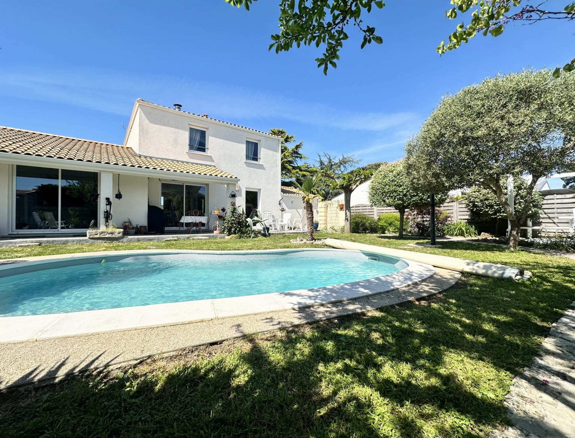 VILLA MODERNE AVEC PISCINE - Les Mathes - photo 1 sur 27