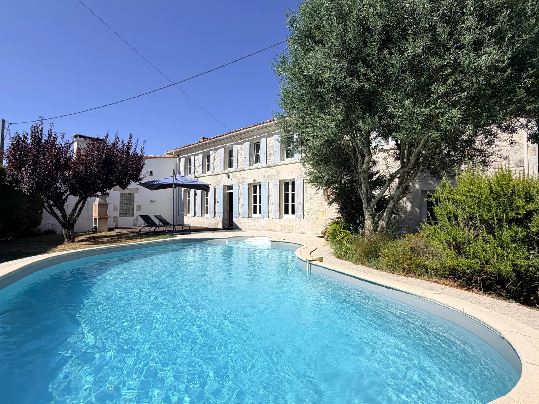 CHARENTAISE ET SA PISCINE - Le Chay - photo 1 sur 23